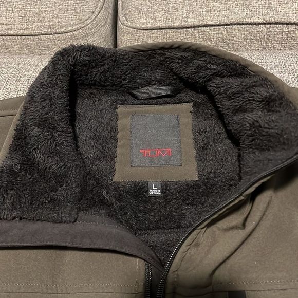 TUMI Soft Shell Sherpa Lined Jacket Mens
Size L Green & Black - Picture 2 of 7